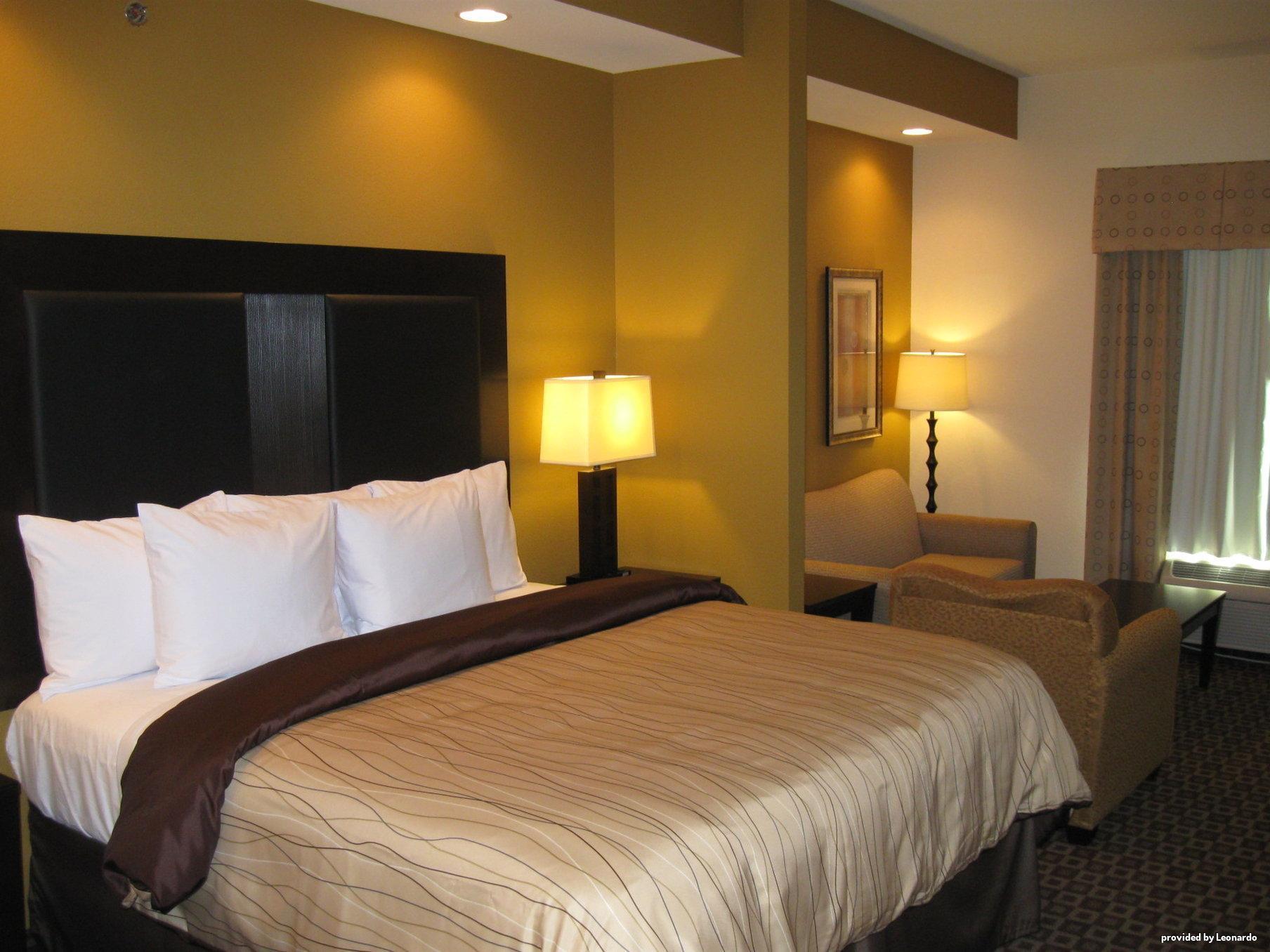 Red Roof Inn & Suites Longview Room photo