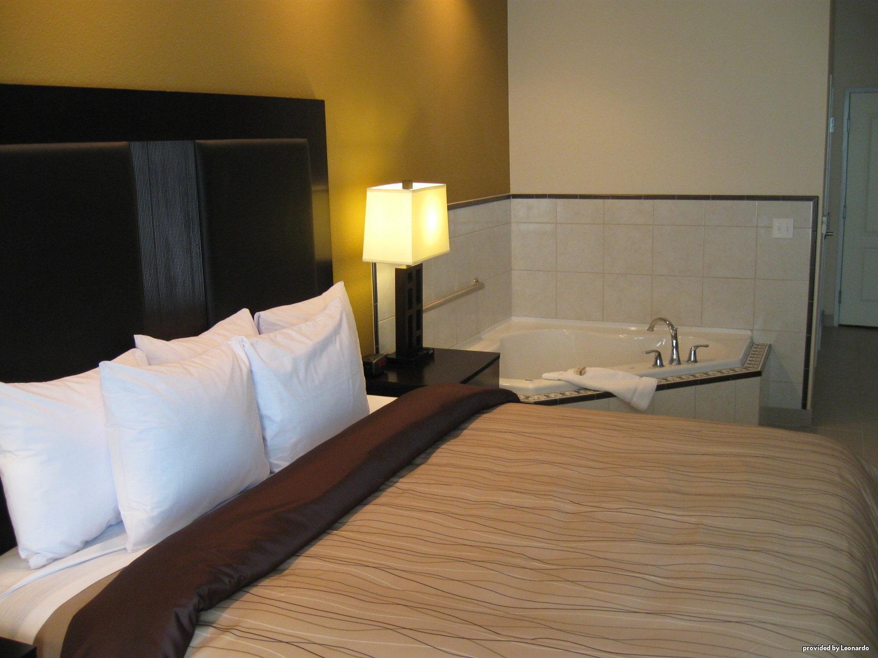 Red Roof Inn & Suites Longview Room photo